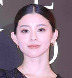 「第２子出産の朝比奈彩、人気モデルとの撮影オフショットが美しすぎる！　「推しの２人」「なんて美しいんだろう！」」の画像1