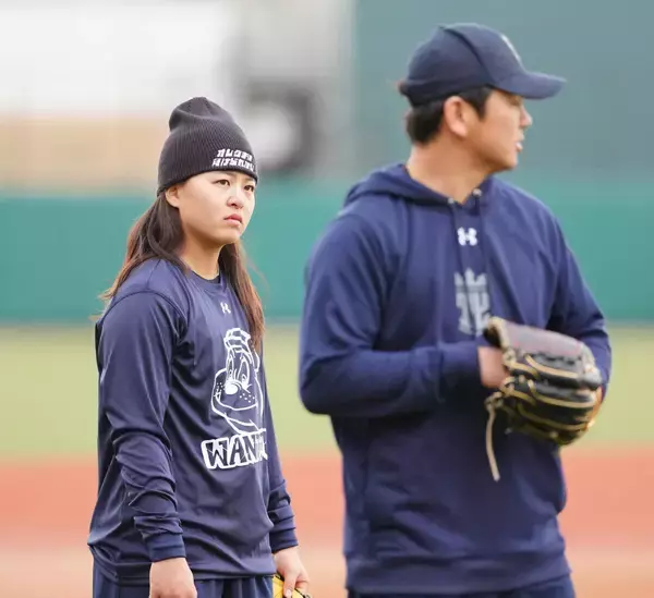 【女子野球】米女子プロ野球挑戦の元巨人・島野愛友利が山崎康晃と自主トレ