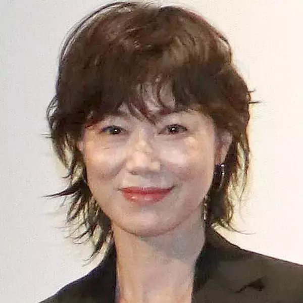 ６２歳・今井美樹、夫・布袋寅泰とレアな夫婦ショット！楽曲提供のさだまさしと「楽しいお話満載でした」