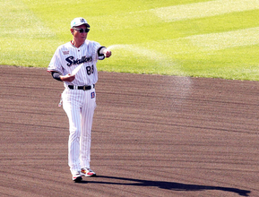 【ヤクルト】グラウンドに清めの塩　池山隆寛監督「これ以上ケガ人が出ないことを祈りながらやりました」山田哲人ら故障者続出