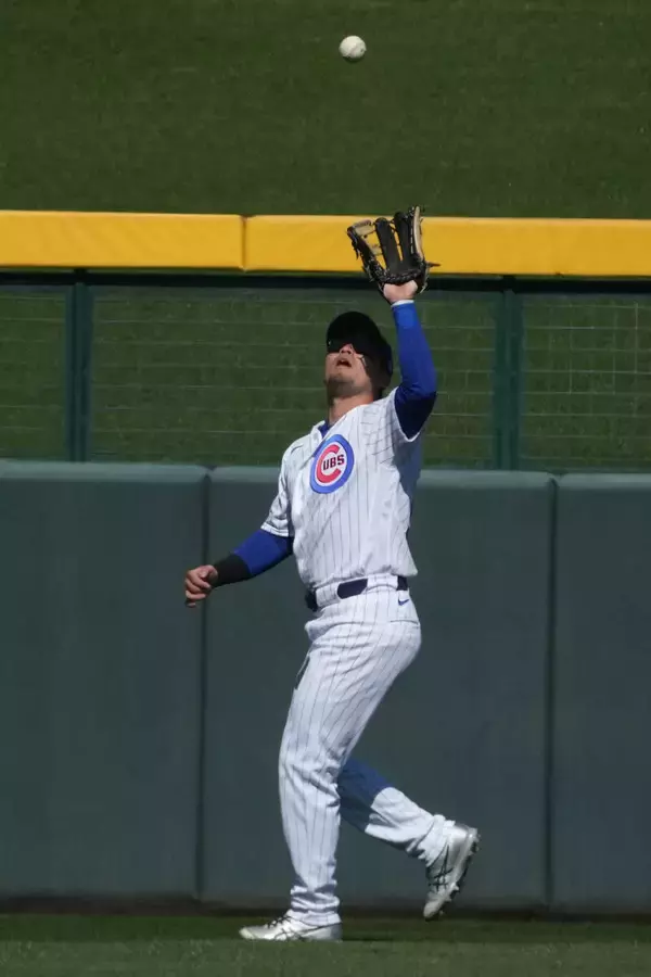 鈴木誠也が村上宗隆に「３冠王ですから」「あとはムネにメールして…」　村上の打球でまさかのアクシデント