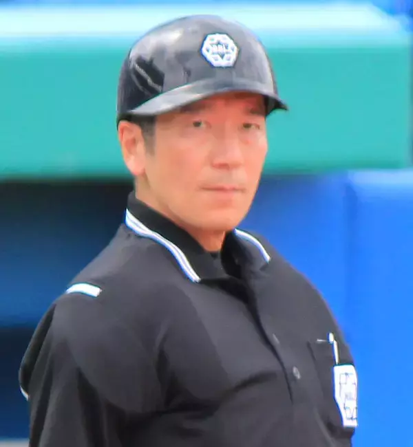【大学野球】東京六大学で球審がヘルメット着用　東大ＯＢ・溝内審判員「率先してチャレンジしてみようと」視界への影響はなし