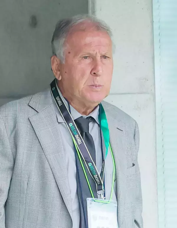 鹿島、ジーコ氏熱視線も勝利で飾れず…来日から２日、今季初の７３歳レジェンド御前試合は逆転負け