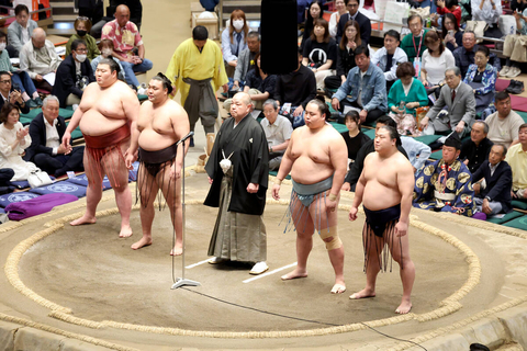 協会あいさつは八角理事長と力士４人のみ　２横綱２大関ら休場で少人数に…夏場所千秋楽