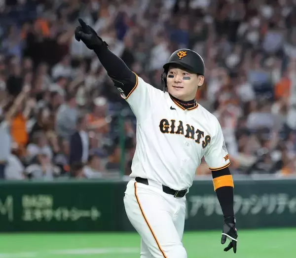 【巨人】ミスター魂！セコムの看板に向けて丸佳浩が代打逆転グランドスラム　奇跡の一撃に本拠熱狂…長嶋茂雄さん一周忌　不振２１年に熱血指導受けた恩人に感謝のアーチ