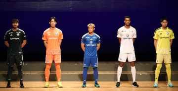町田、ＦＷミッチェル・デュークの復帰、浦和からＭＦ松尾佑介の獲得を電撃発表　新体制発表にサプライズ登場