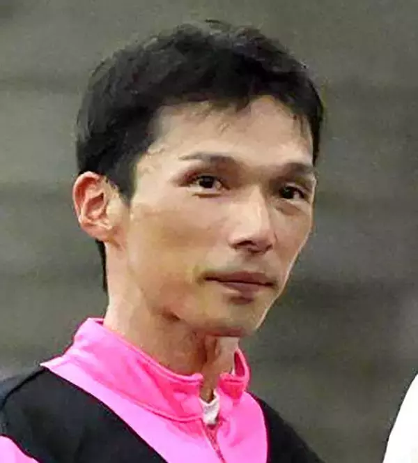 障害レースで３騎手が落馬...最後の直線では先頭と２番手を走っていた馬にアクシデント発生　中京９Ｒの障害オープン