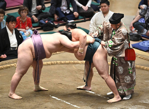 十両取組で２度の“まわし待った”　３９歳・佐田の海も「初めて」の珍事も勝負への影響は否定
