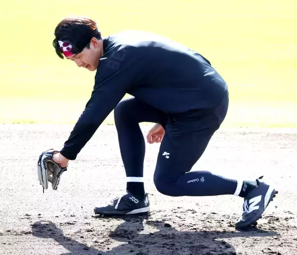 【阪神】小幡竜平がディベイニーとの遊撃争いに意気込み「競争っていうのは毎年のこと」沖縄・宜野座で自主トレ公開