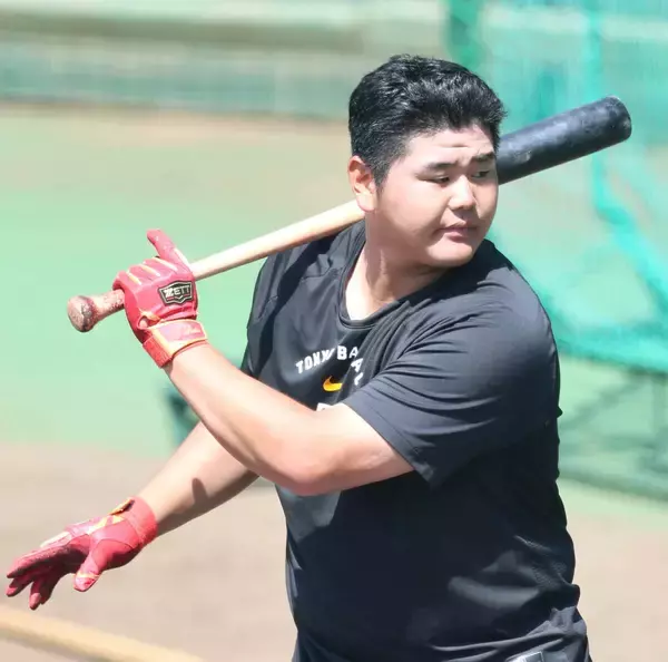 【巨人】育成・竹下徠空がテニスラケットで守備強化？！　「参加した２軍試合での圧倒的な長打力が必要です」　未来の岡本和真を目標に３軍で練習に励む