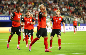 【Ｗ杯】オーストリアが白星発進　ＶＡＲで得点取り消し→飲水タイムで切り替え→勝ち越し成功　初出場ヨルダンは得点も黒星