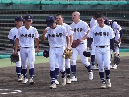 【高校野球】沖縄決勝スタメン発表　沖縄尚学は１４９キロ左腕・久高大瑚が先発　末吉良丞は「６番・ＤＨ」今春九州決勝の再戦
