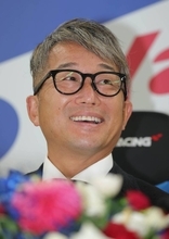 ヤクルト・石川雅規の引退会見に小川泰弘、奥川恭伸らがサプライズで登場　「もうキャッチボールできないのは本当に寂しい」と後輩たちが涙