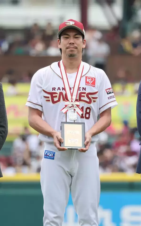 【楽天】 前田健太のＮＰＢ通算１００勝を表彰　８月に史上１４５人目の達成　日米通算は１６９勝