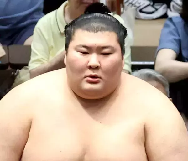 熱海富士ががけっぷちの３敗目　霧島に完敗　大関昇進にはもう負けられない