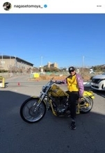 ＴＯＫＩＯ解散から半年…長瀬智也が最新ショットを公開！イエローのチョッパーバイクにまたがりダンディーな姿