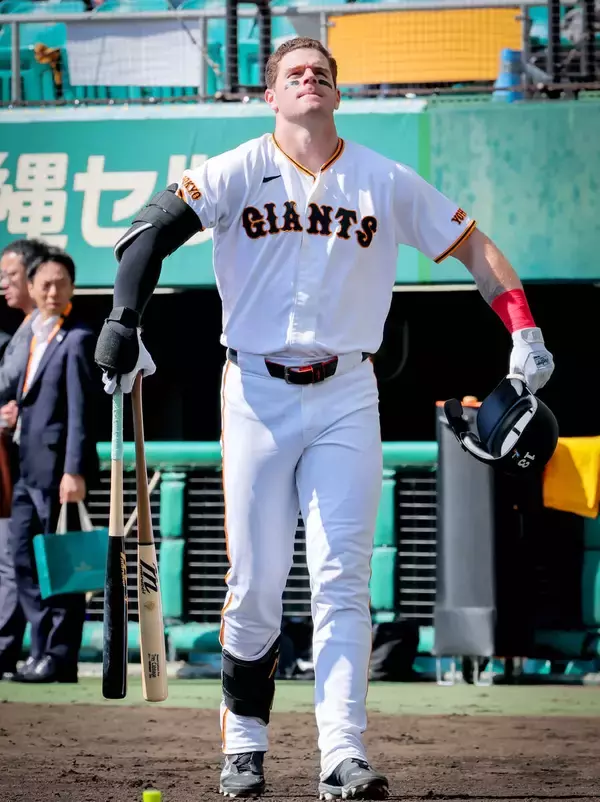 【巨人】キャベッジが〝チーム１号〟「いいスイングができた」ダルベックとも意見交換を行い「２人で貢献していきたい」