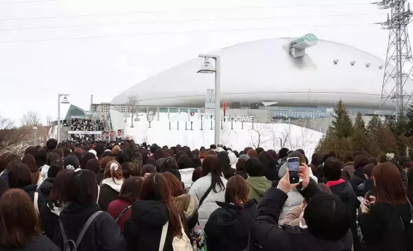 嵐、ラストツアー開幕　１８９８日ぶりの５人のステージ　ファンが全国から札幌に集結　気温３度、北の大地はフィーバーに