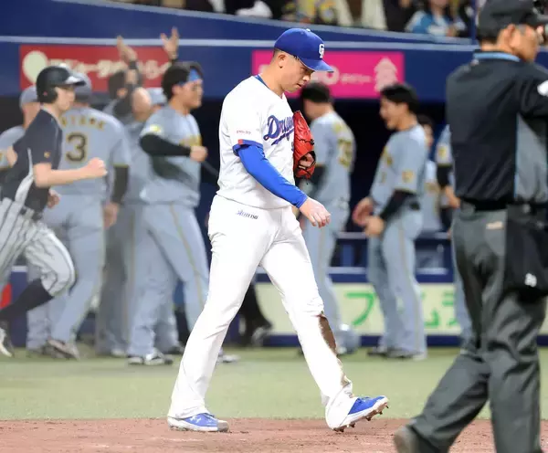 【中日】絶対的守護神・松山晋也がまさかの４失点で痛恨の逆転負け…左脇腹の筋損傷から復帰２戦目　借金６で単独最下位転落