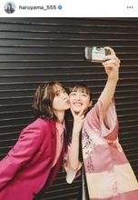 緑黄色社会・長屋晴子「私の太陽。自慢の友」鈴木愛理と仲良しショット「あのときナンパした自分を撫で回したい」