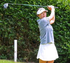 元ヤクルト投手の長女は紅一点の報知アマゴルフ選手権で１０位　最終１８番はバーディー締め「終わりよければすべてよし」