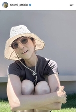 ４児の母・ｈｉｔｏｍｉ「夏休み～♪」満喫の美脚披露ショットに「スタイル良き」「めっちゃきれい」