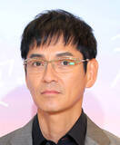 「「いよいよ有馬記念」沢村一樹、人気騎手＆調教師と「ロイヤルファミリー」ショット！」の画像1