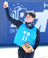 【中日】ドラフト１位・中西聖輝が自主トレ３度目のブルペン入り「最終クールにはキャッチャーを座らせて投げられたら」