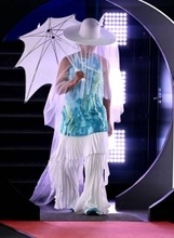 【全豪テニス】大坂なおみ　ウェディングドレスのような真っ白な帽子と衣装で登場　３度目Ｖへ１回戦