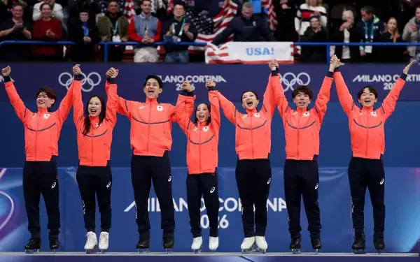 【五輪】日本が２大会連続の銀メダル！つながった「バトン」　最後は佐藤駿がノーミス締め　涙で３分動けず