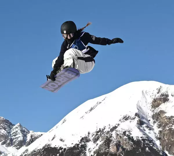 【五輪】岩渕麗楽、悲願メダルへ４位通過　練習で顔面強打も「ピーク過ぎた。大丈夫」…女子スロープスタイル