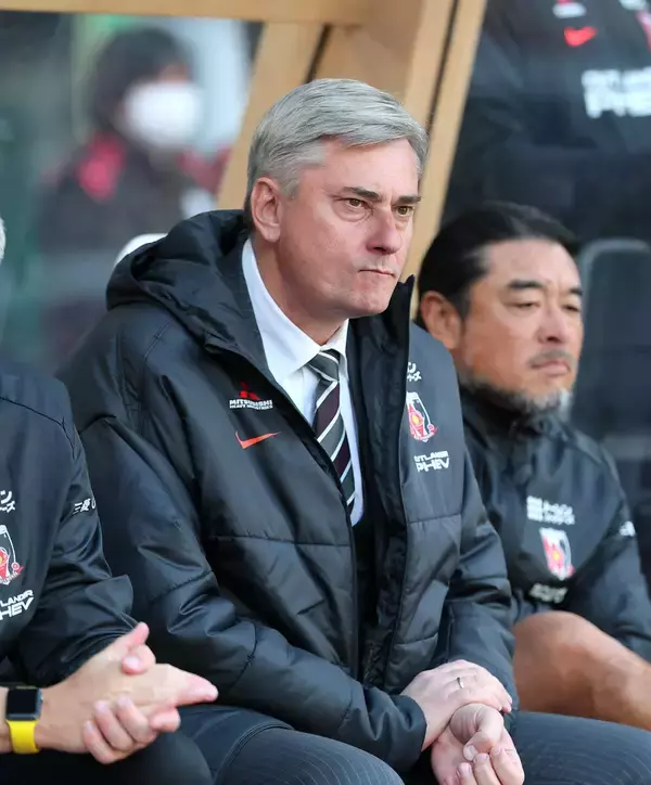 ５位後退の浦和スコルジャ監督「決定的なミスが２回あった」前半の失点につながるボールロストを悔やむ