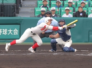 【センバツ】「逆転の智弁」スクイズで１点差に接近！奮闘のエース・杉本真滉を援護