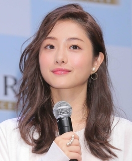 石原さとみ３９歳の最新ビジュアル衝撃「きたぁぁぁ！」「待って」「めっちゃ…」第２子出産から１年