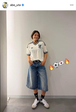 阿部詩、白ユニ姿で日本代表へエール「ｌｅｔ＇ｓ　ｇｏ　Ｊａｐａｎ　全力応援」