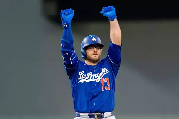 ドジャース戦で珍事　両軍ともスタメンの「７番三塁」が「マックス・マンシー」　誕生日も同じの奇跡