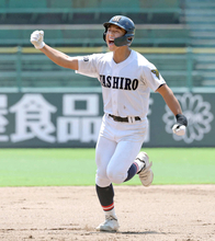 【高校野球】社が明石商を下し３年ぶり甲子園出場…４番・小倉臣斗が８回劇的逆転２ラン「僕が決めないといけない」