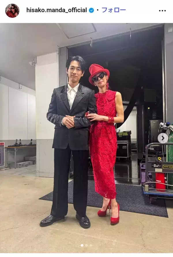 萬田久子、ド派手コーデで「キラッキラッの」俳優と腕組みツーショット「美男美女すぎて眼福」「コラボステキすぎ」