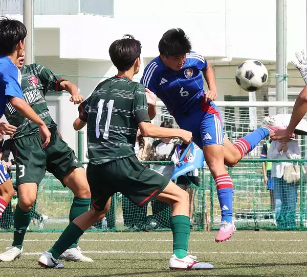 【高校サッカー】清水桜が丘が９発大勝　ＤＦ飯田俊太郎が頭で２発　故・大滝雅良元監督へ喪章も…全国選手権静岡県大会