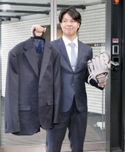 【巨人】ドラ２田和廉がＮＥＷグラブ手に入寮　刺しゅうは人気アニメから着想「海兵なんですけど…」