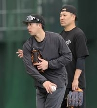 【巨人】大勢のブルペン入りに田中将大、則本昂大らが熱視線　ＷＢＣ球で１２球