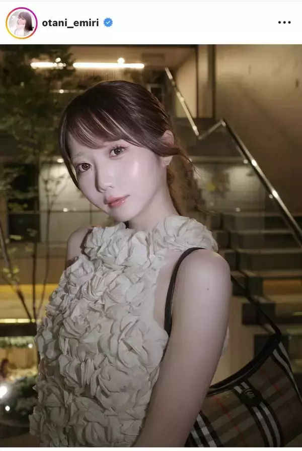 イコラブ・大谷映美里、両親撮影の美肌輝くノースリーブ姿が話題「めっちゃお姉さん感増してる」「家族仲よくてにっこり」