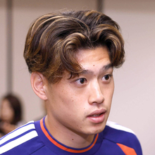 フライブルクの日本代表ＭＦ鈴木唯人が開幕戦で今季リーグ戦初ゴール　ＣＫをヘディングで合わせる