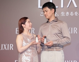 木原龍一さん、変わらぬ紳士的振る舞い　降壇後の階段で三浦璃来さんにひっそり手をさしのべる　婚約発表後、初の公の場…都内で新ＣＭムービー発表会