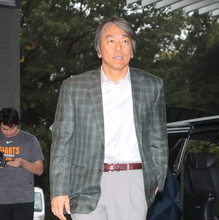 【巨人】松井秀喜監督がＧ球場電撃訪問　就任２日目「監督」と呼ばれ「違和感だらけ。全く慣れません」