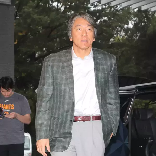 【巨人】松井秀喜監督がＧ球場電撃訪問　就任２日目「監督」と呼ばれ「違和感だらけ。全く慣れません」