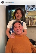 東尾修氏　イケメンな孫と仲良くたわむれる姿「楽しそう」娘の東尾理子が公開…義理の息子は石田純一