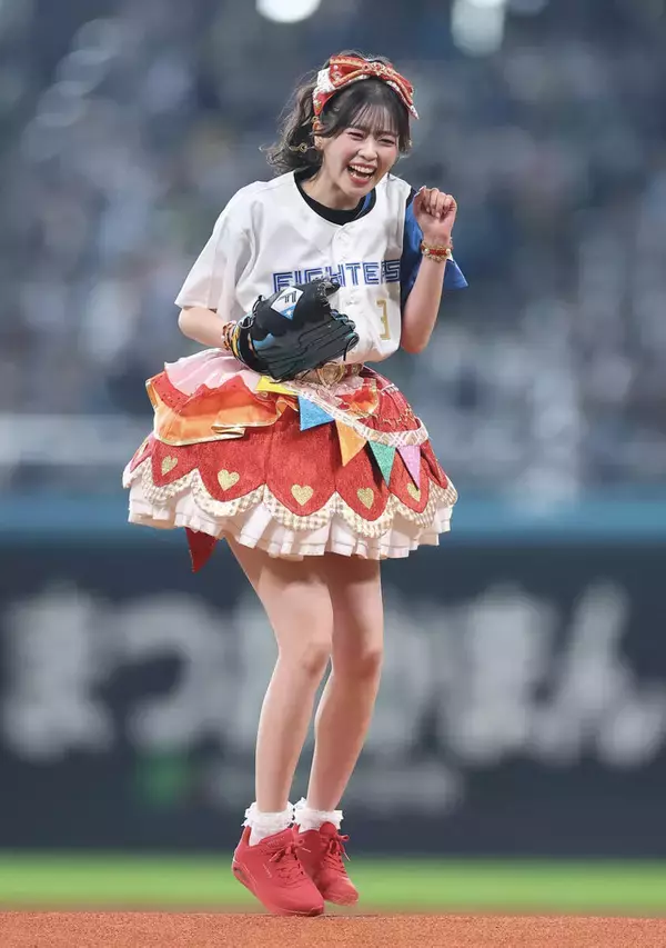 【日本ハム】とき宣・坂井仁香がファーストピッチ、「清宮フレンズ」キヨコとも交流！？「また私たちと踊りたい」