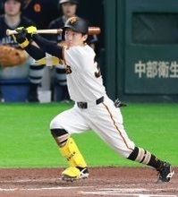 巨人・浦田俊輔「初」１番で「初」猛打賞＆「初」盗塁　観戦に訪れた兄、妹の前でハッスル