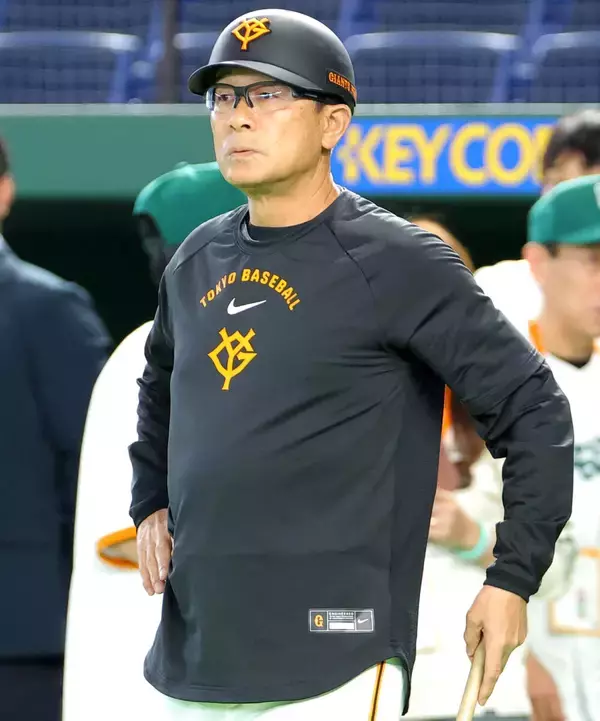 【巨人】川相昌弘コーチが三塁コーチャーに復帰　前日ボールが顔に当たり「左側頭部打撲」で大事を取ってベンチ外